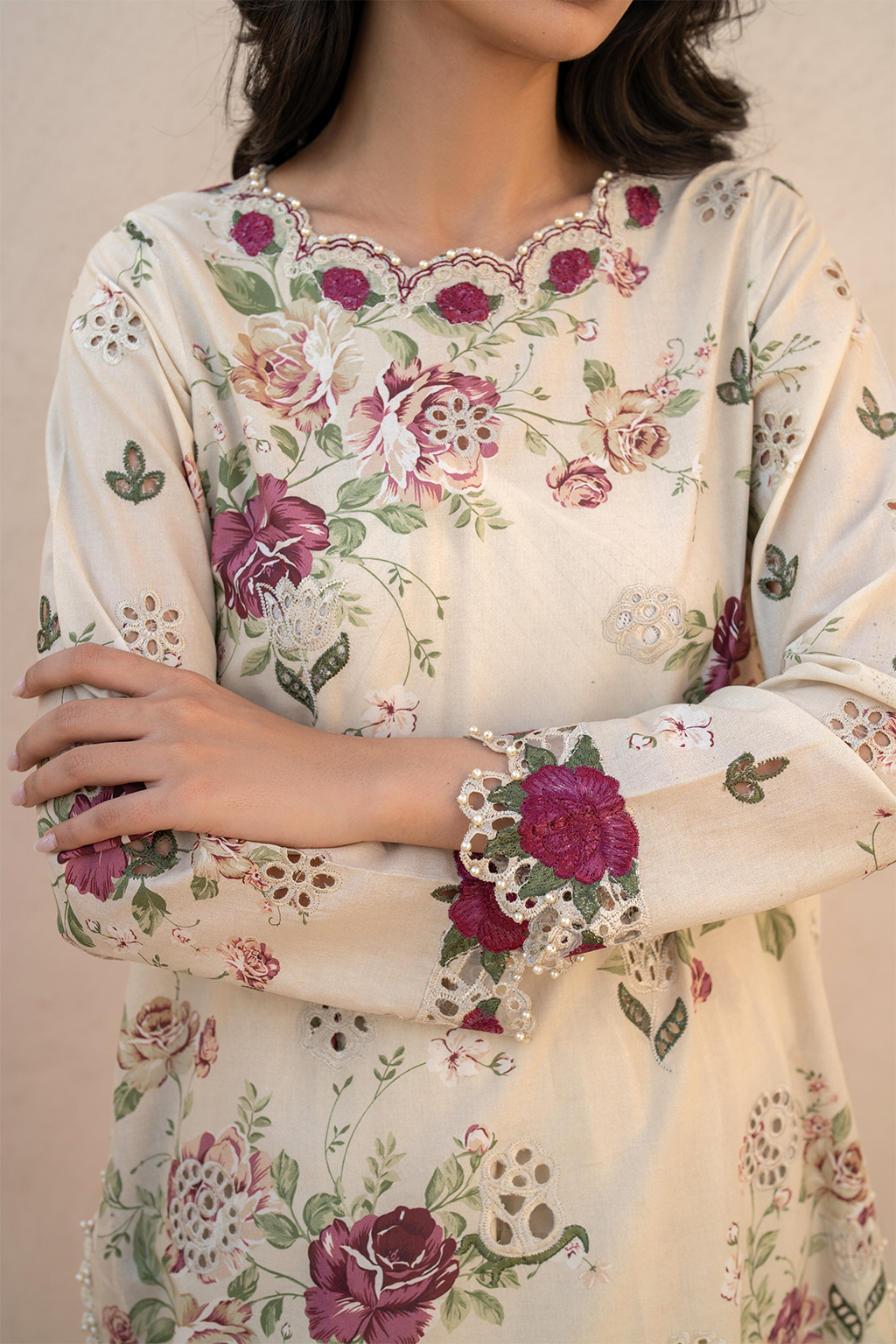 Iznik Luminous Charm