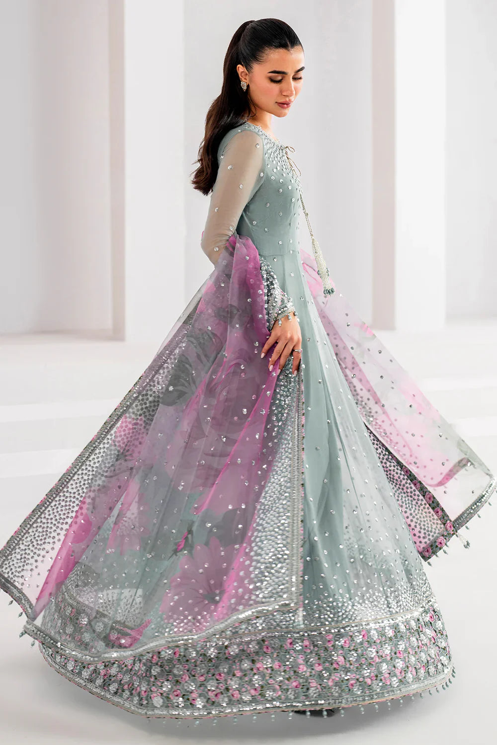 Jazmin – Elegant Sequence Replica UC-3062