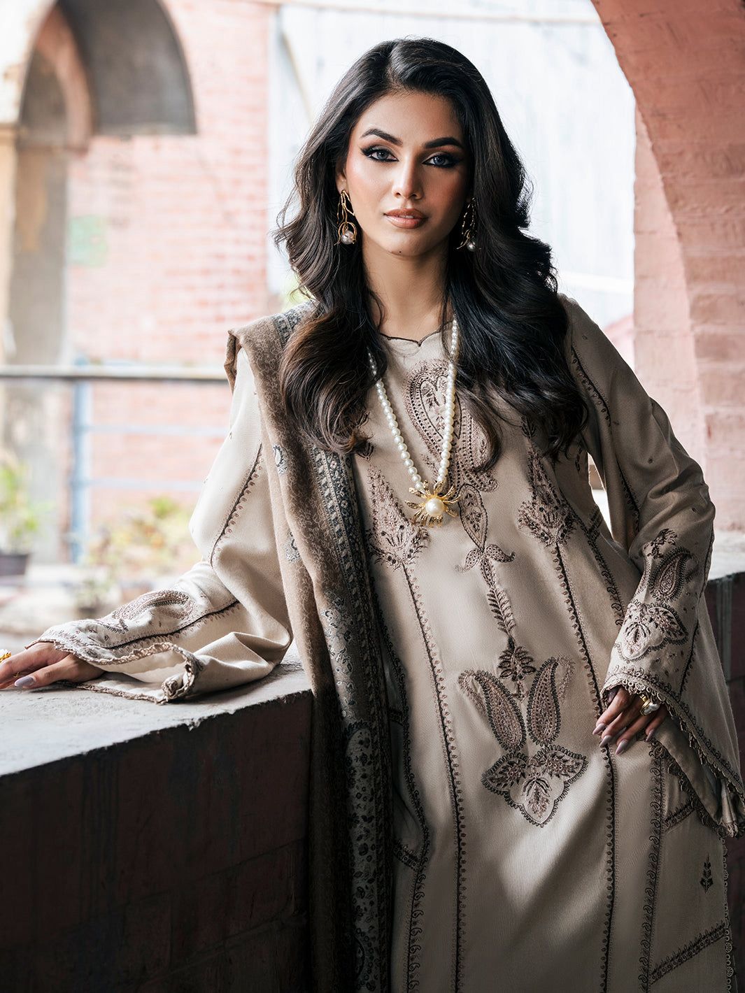 Izel Dhanak Luxe